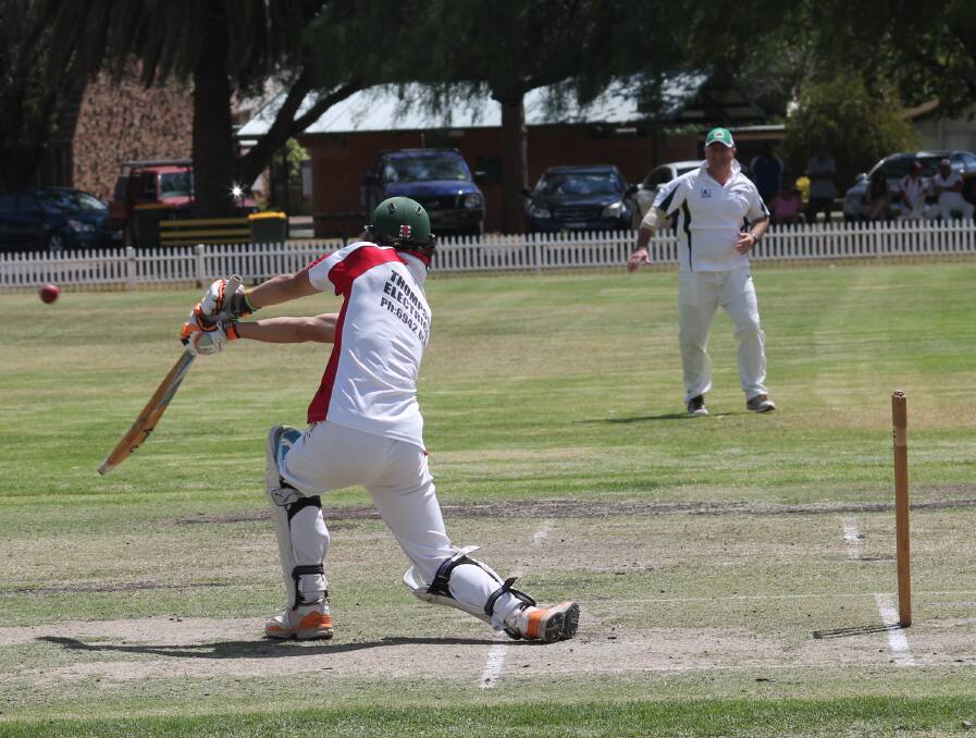 FINALS BOUND: Jason Cronin delivers another well placed shot on his way to 27 for the Central Hotel on Saturday. They will face the Crusaders in a best-of-three Merrin Cup finals series starting this weekend. Picture: Jennette Lees