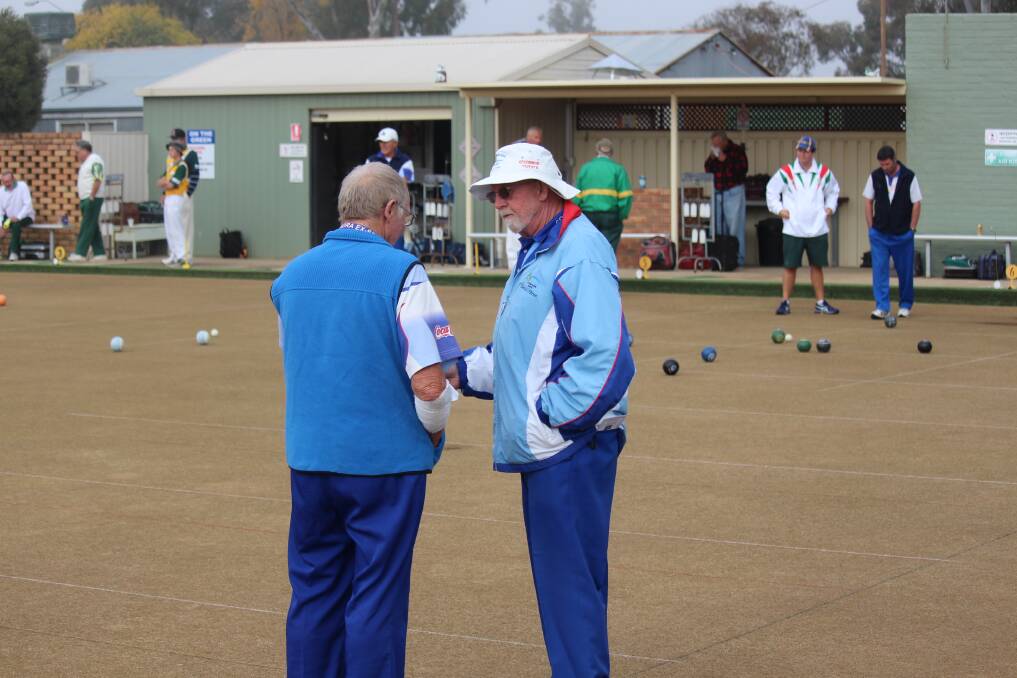 PLANNING: Wally Chater and Ginger O’Brien discuss tactics on the greens. Send your sporting pictures to rivcontributors@fairfaxmedia.com.au to feature. Picture: Contributed