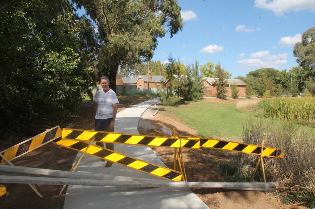 PAVING THE WAY: Steve Mills has been instrumental in coordinating the path extensions along the Muttama Creek. Picture: Lachlan Grey