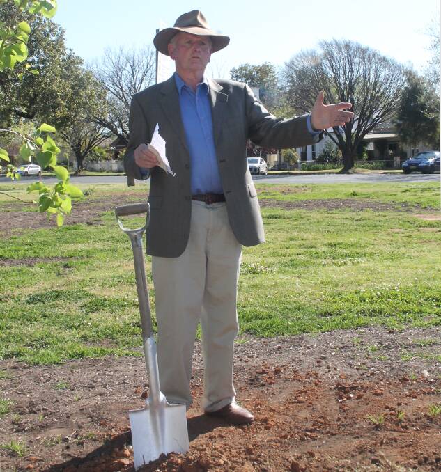 Charles Rees, son of the late Anne Rees, hosted a tree-planting ceremony in Albert Park on Saturday to pay tribute to his mother’s connection to Cootamundra. Kathleen Bachelor, a close friend of Anne Rees, kindly donated the ornamental pear tree.