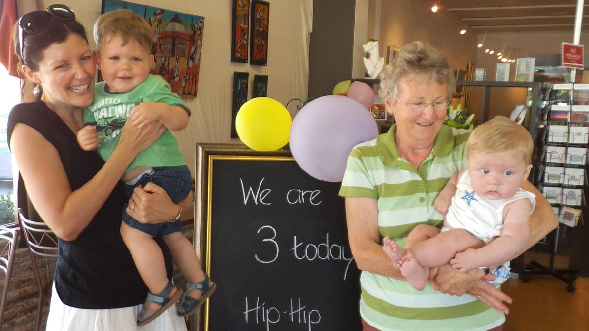 THE KHAYA’S BIRTHDAY:
How nice to be enjoying a coffee at The Khaya Coffee Shop on Saturday last as they were celebrating their third birthday.
There were a number of patrons present and lovely lady Yolanda Scholtz was giving out ‘lucky dips’ with fun surprises for all!
Pictured here (from left) Tracy Moon with her son Zander, Janet Elliott nursing Ben Moon - and the little Moon boys were certainly having a ball chasing the balloons around the Khaya!
