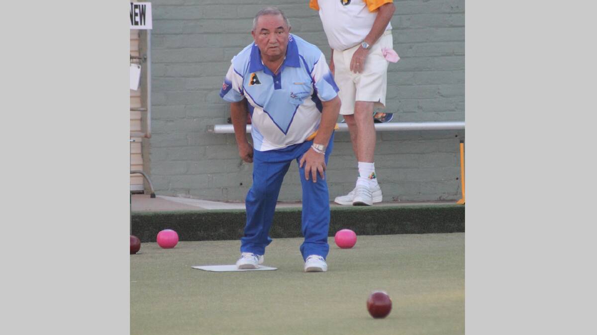  ROLLING ONE DOWN: Oscar Lopez plays bowls at the Ex Services last week. 
Photo: Melinda Chambers
