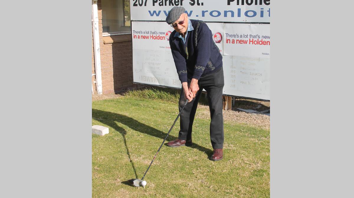  Dudley Loiterton in 2012 at the Cootamundra Golf Course. 