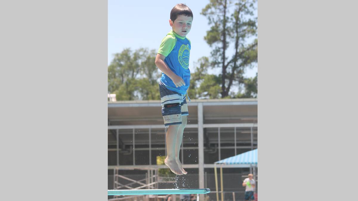 GETTING HEIGHT: Chase Maybon has plenty of fun on the diving board at the Town Pool last 
weekend. 

Photo: Melinda Chambers 

