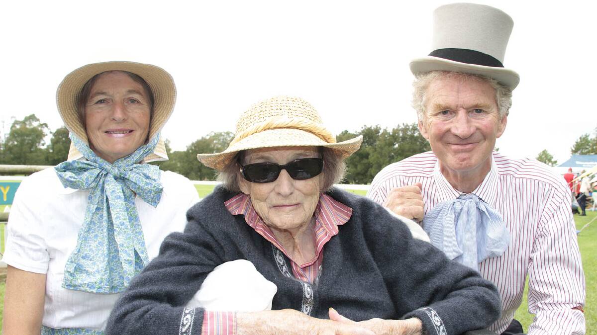  Judith Matheson pictured here with her mum Mrs Julie Baldry (a one time President of the Wallendbeen Red Cross) together with Andrew Matheson, of “Sunshine” Wallendbeen.
PHOTOS: Kelly Manwaring.