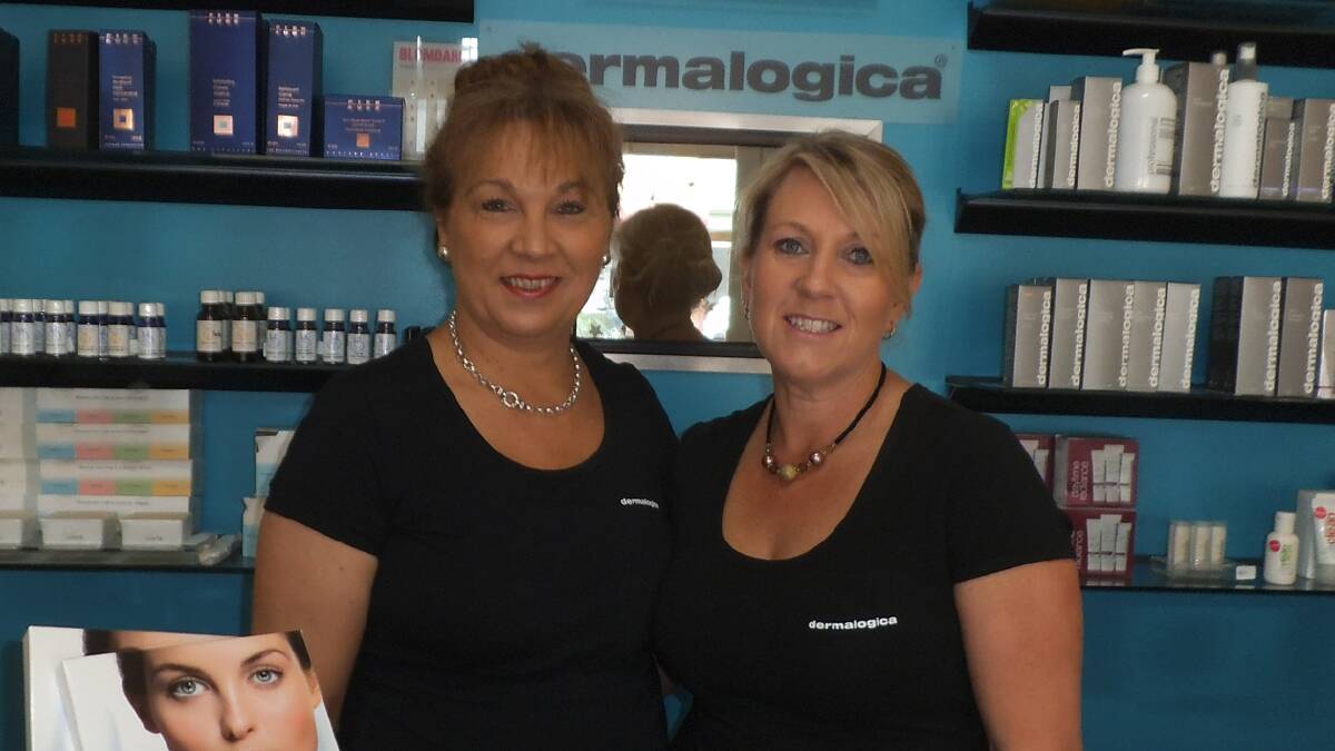 JENNY JOINS BELINDA: How pleased is Belinda Freer from Massage & Beauty Spot to now have beautician Jenny Lange on board. Jenny was looking at a career change so recently joined Belinda and is just thrilled to be working in the area she most enjoys ‘looking after ladies beauty needs.’ She has already done a number of beauty courses (remembering that in the past when Jenny worked at Beddies Pharmacy and Amcal Pharmacy she was the leading lady to advise us on makeup etc.) WELCOME Jenny, and do enjoy your time there with Belinda. Jenny and Belinda are here pictured at Massage & Beauty Spot.