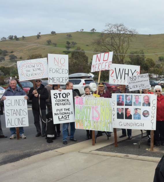 PUSHBACK: Gundagai residents protesting the merger with Cootamundra council in 2016. 
