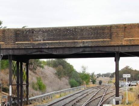 Burley Griffin Way closed for bridge repairs