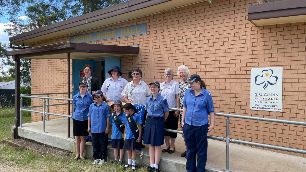 Member for COotamundra Steph Cooke with Young Girl Guides.