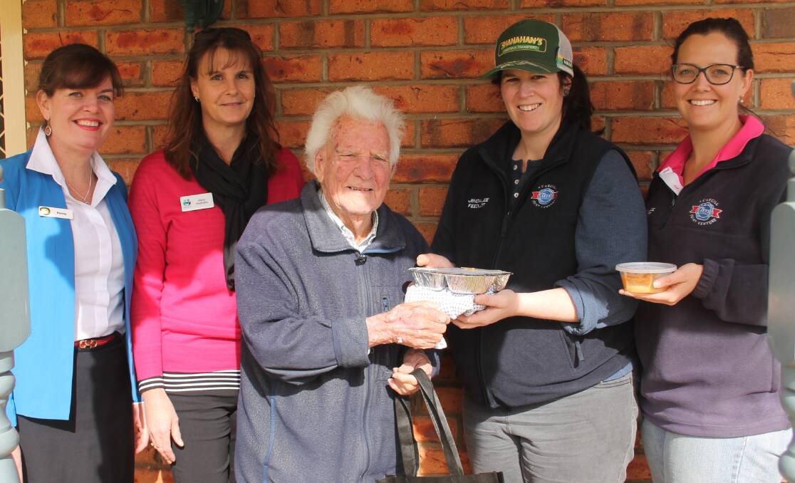 COMBINING SERVICES: Library Manager Penny Howse and Meals on Wheels coordinator Kerry Kostrubic with Meals on Wheels consumer Ken Stansfield and volunteers Sam Mills and Jayne Newcombe from Teys Australia (Jindalee Feedlot). Picture: Jennette Lees  