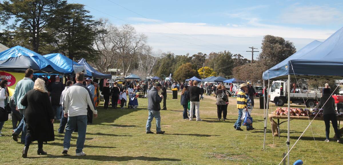 BUSTLING: The 2017 Cootamundra Swap Meet attracted record crowds to over 356 registered stalls, making it the biggest event yet. Picture: Lachlan Grey
