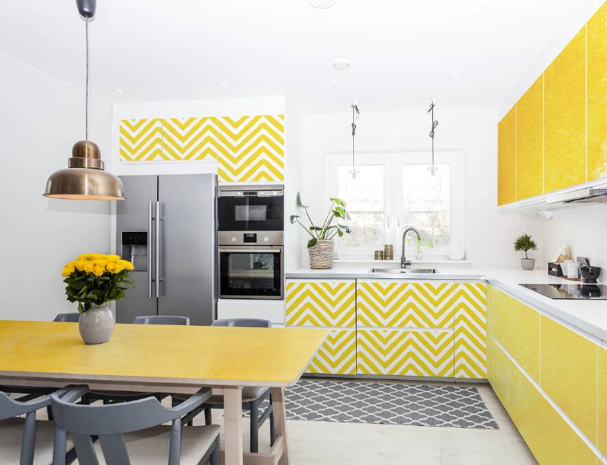 When you use yellow on a larger surface, for example walls, cabinet doors or kitchen countertops, the kitchen will become bright and optimistic. 