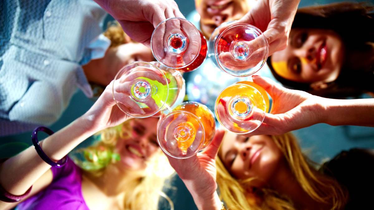 Airbnb bans partying Airbnb bans partying