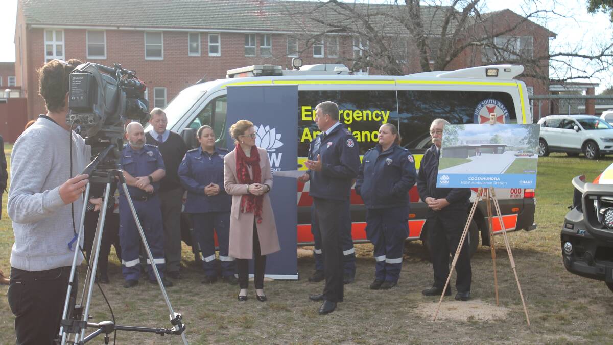 At yesterday's unveiling, Steph Cooke, Mark Gibbs, Abb McAlister and paramedic staff in discussion about the new station, with WIN TV in attendance.