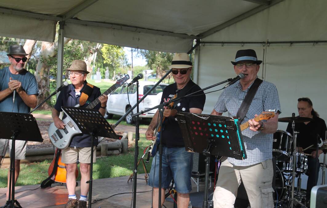 The five-man Coota Connections band pumped out a great selection of rock and country during breaks.
