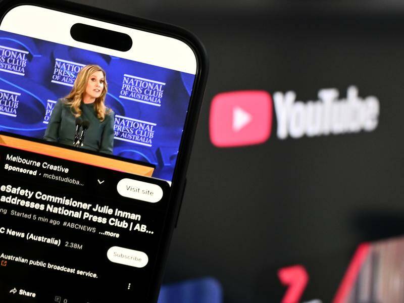 Australia has become the first to introduce age restrictions for 10 social media platforms. Photo: Joel Carrett/AAP PHOTOS Australia has become the first to introduce age restrictions for 10 social media platforms. Photo: Joel Carrett/AAP PHOTOS