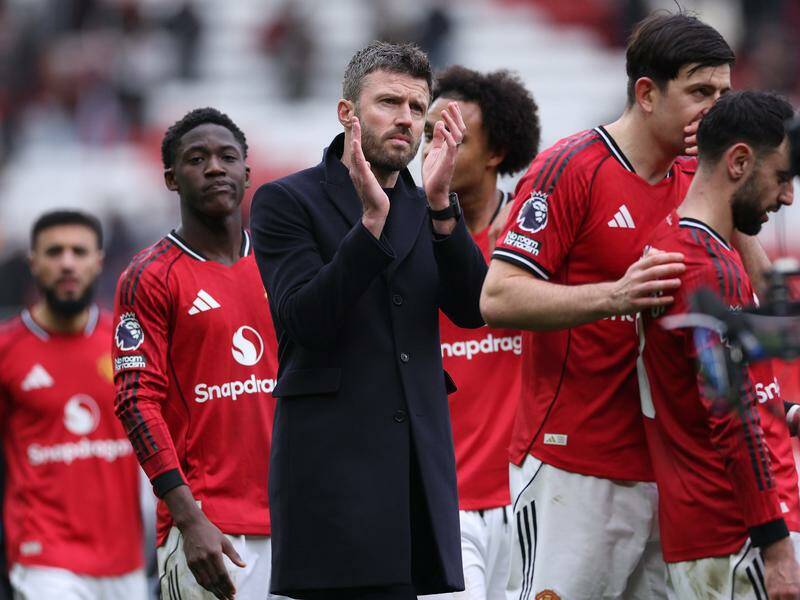 Man Utd manager Michael Carrick soaks up the applause with his team after yet another win. Photo: EPA PHOTO