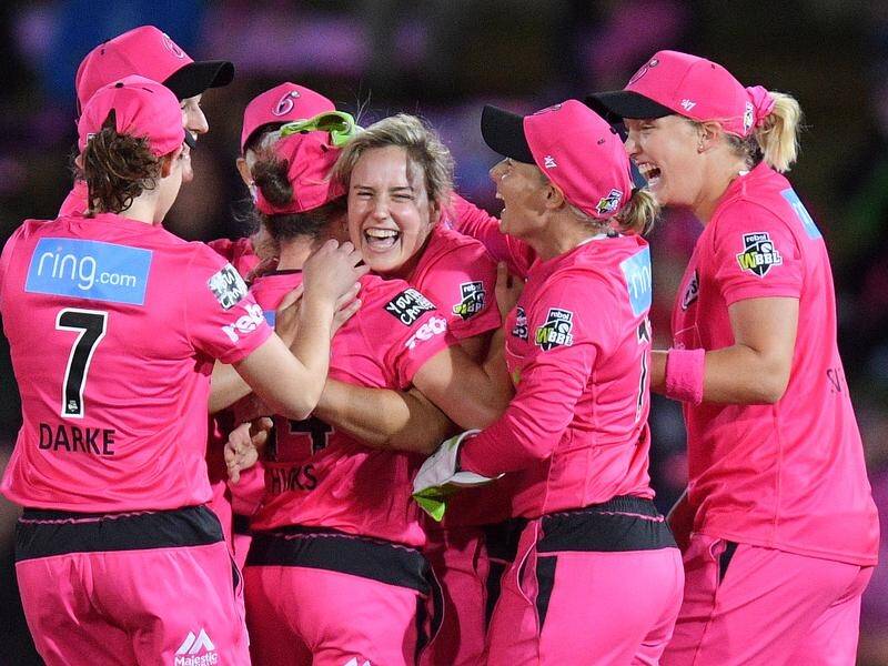 Star Melbourne-based allrounder Ellyse Perry has re-signed with the WBBL's Sydney Sixers.