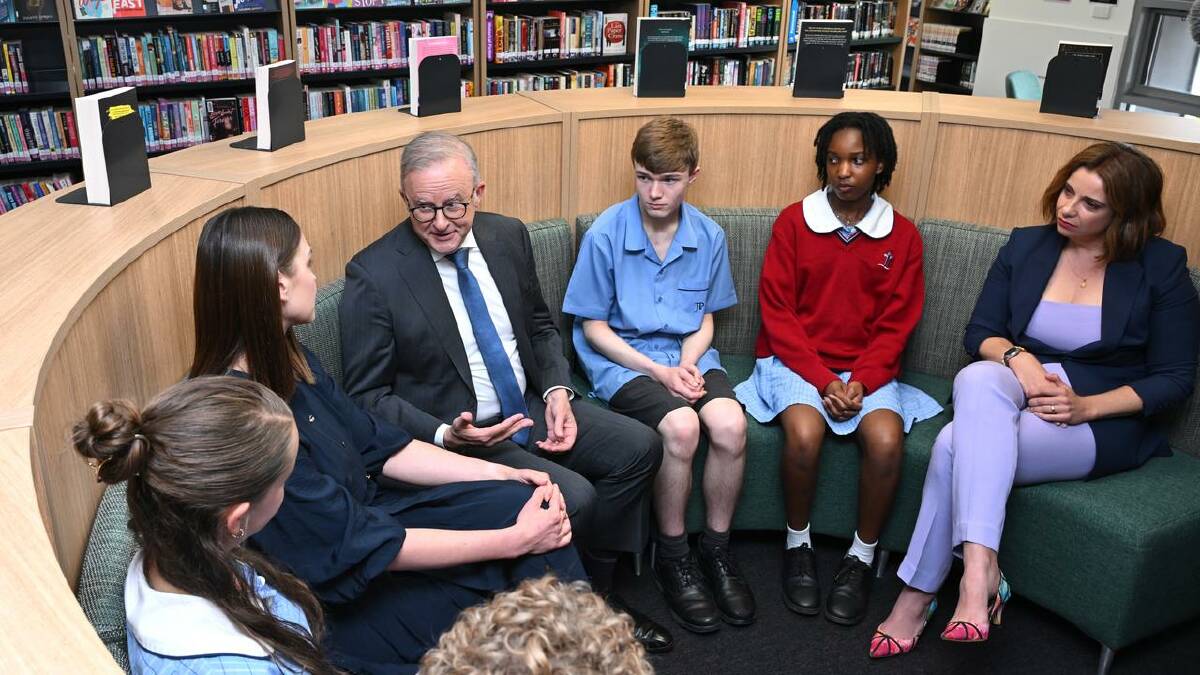 Anthony Albanese spoke with students at St John Paul II College in Canberra about the ban. (Lukas Coch/AAP PHOTOS) Anthony Albanese spoke with students at St John Paul II College in Canberra about the ban. (Lukas Coch/AAP PHOTOS)