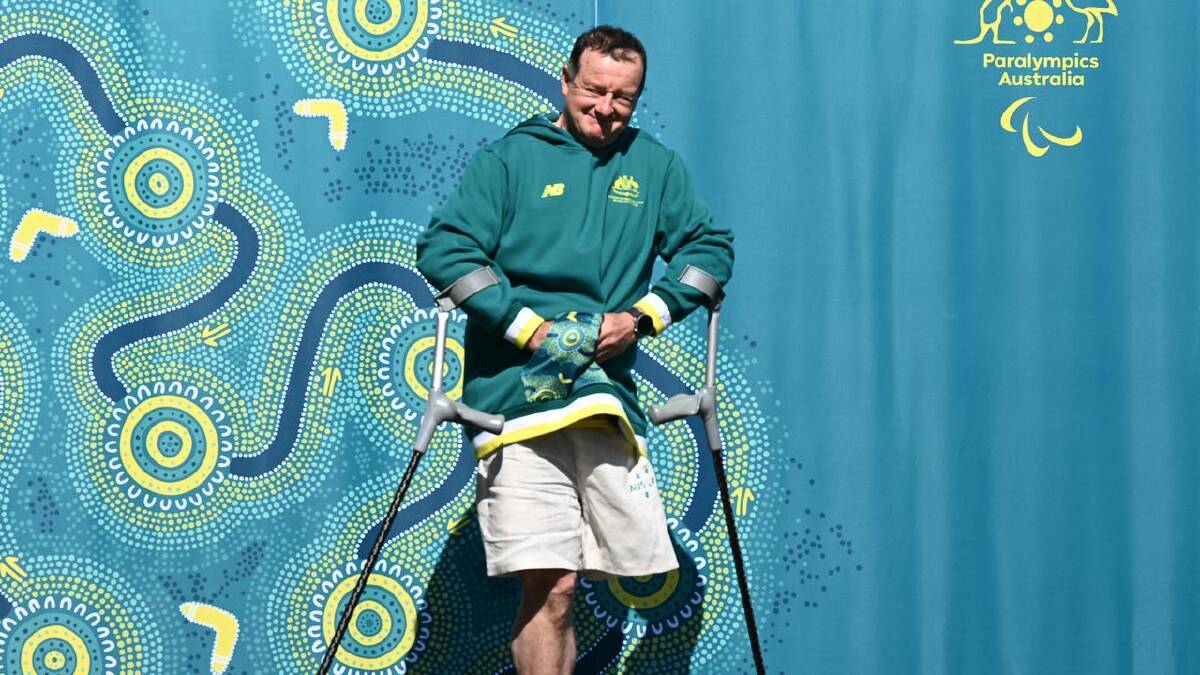 Skier Michael Milton, 52, has become Australia's oldest winter Paralympian with his run in Cortina. (Dan Himbrechts/AAP PHOTOS)