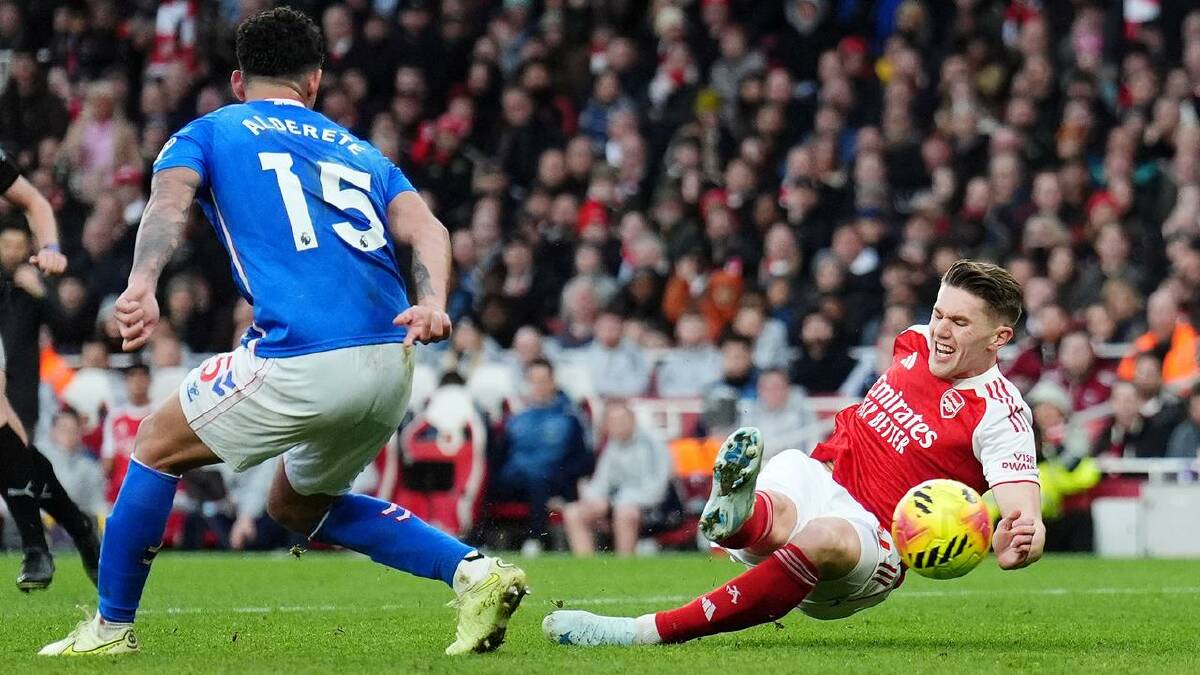 Viktor Gyokeres (r) scores for Arsenal against Sunderland. (AP PHOTO)