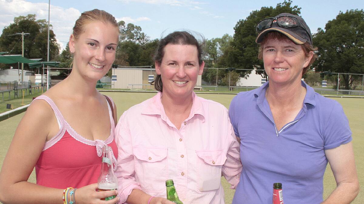 At the Stockinbingal Bowling Club - Yabbyfest 2014, England’s Katie Iles got a taste of country life. Katie (left) is pictured above right with Vicki Coote and Susan Crawford of Stockinbingal. Katie is staying with Vicki. 

Photos: Kelly Manwaring 