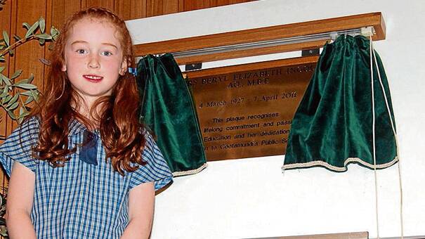 HONOURING: Cootamundra Public School student Abbey Sloan unveils a plaque in honour of her great grandmother the late Beryl Ingold OA MBE. The plaque pays tribute to Mrs Ingold’s “lifelong commitment and passion to public education and Cootamundra Public School”. 